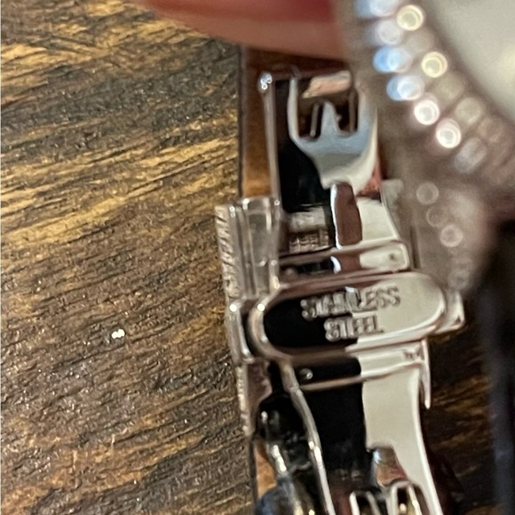 MINT Judith Ripka Sterl Silver Quartz Watch w/Cabachon Crown - Picture 4 of 6